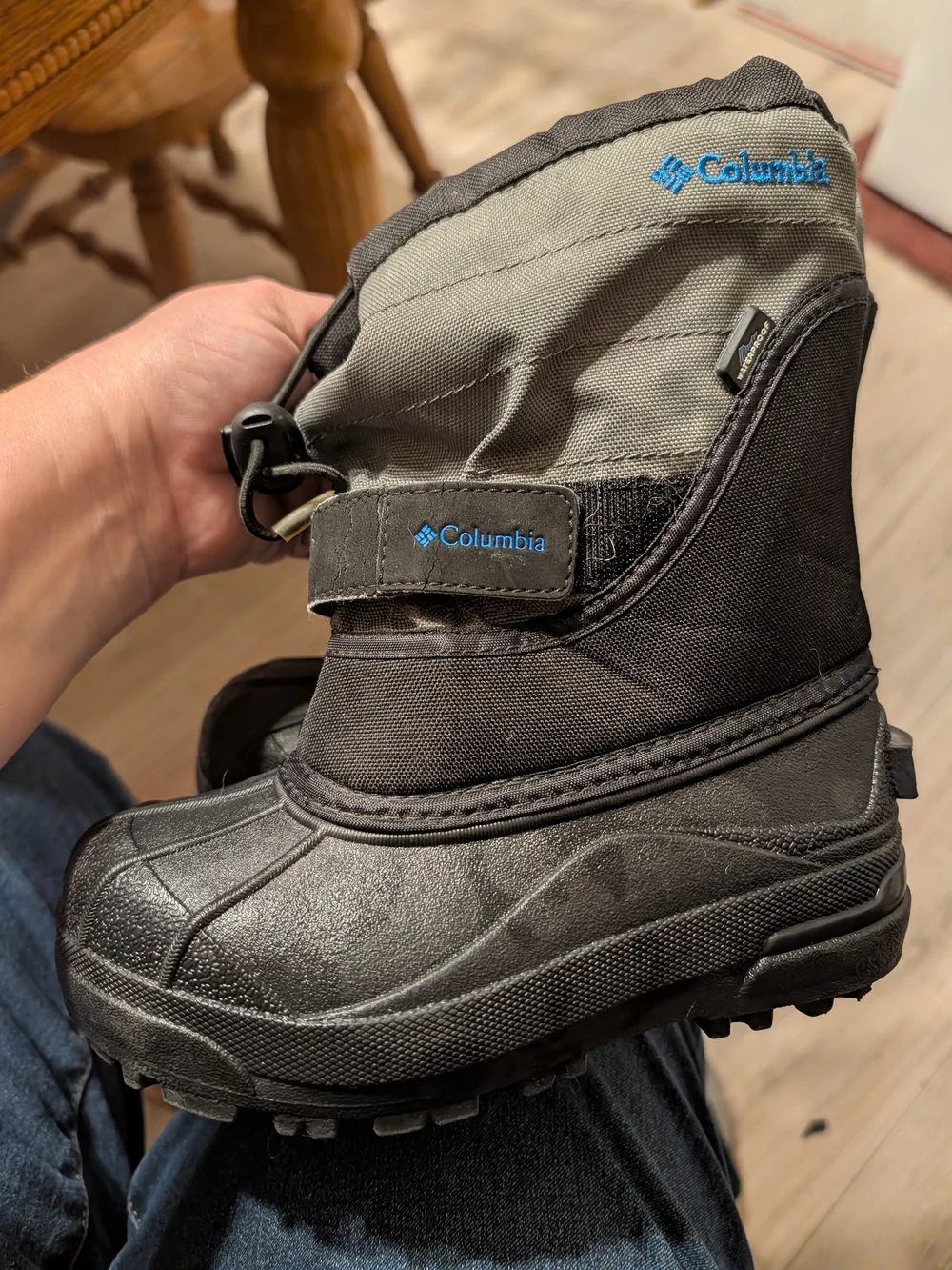 Size 13 Columbia Kids Black Winter Boots with Drawstring Cuff